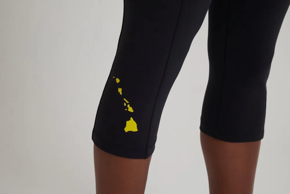 LEVITATE Capri with Pockets - SOLID BLACK (with Hawaiian Islands)